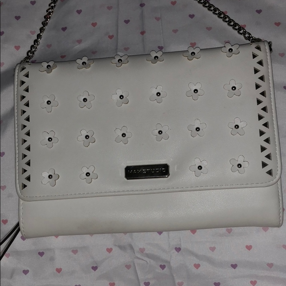 Max Studio White Flower Crossbody - Picture 2 of 8